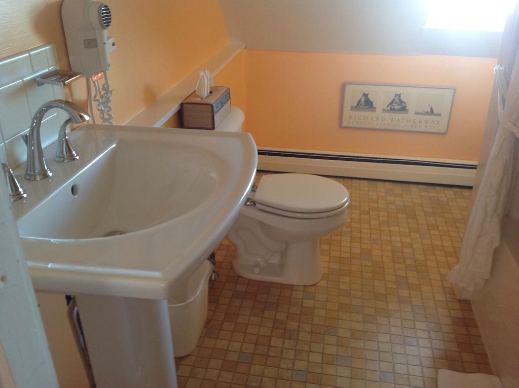 The Bradford Carver Guest House Provincetown Habitación foto