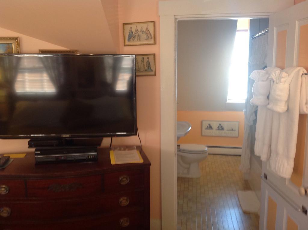 The Bradford Carver Guest House Provincetown Habitación foto