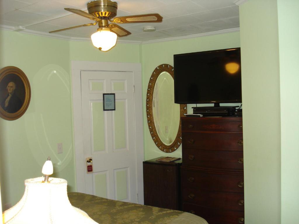 The Bradford Carver Guest House Provincetown Habitación foto